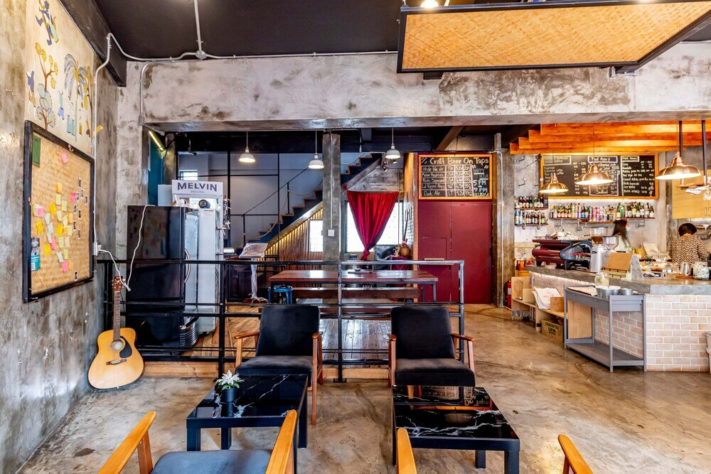 Фото Thonglor Travellers Hostel & Cafe