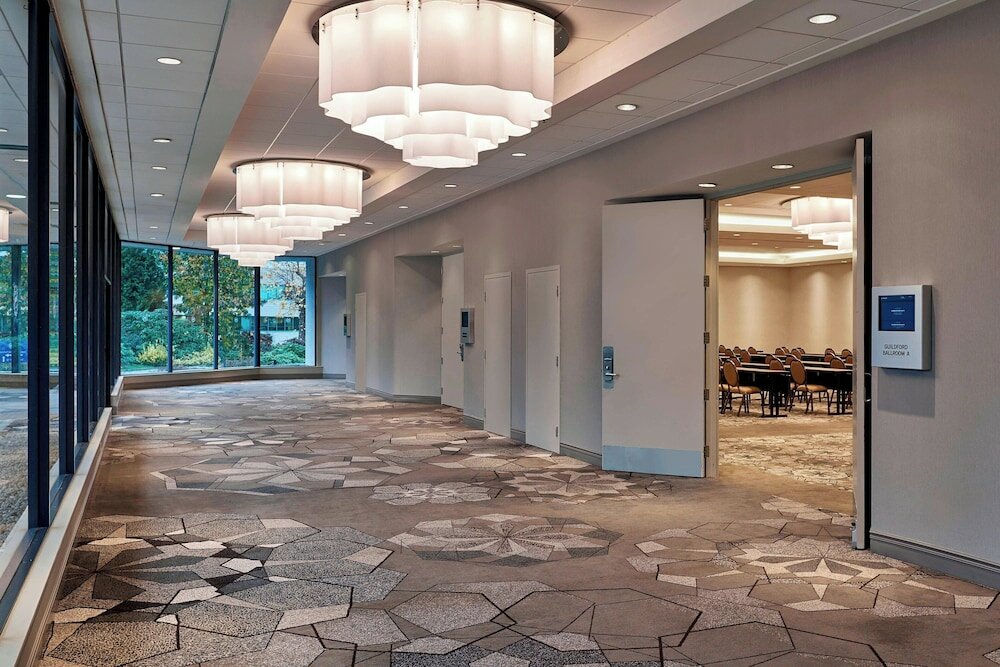 Фото Sheraton Vancouver Guildford Hotel