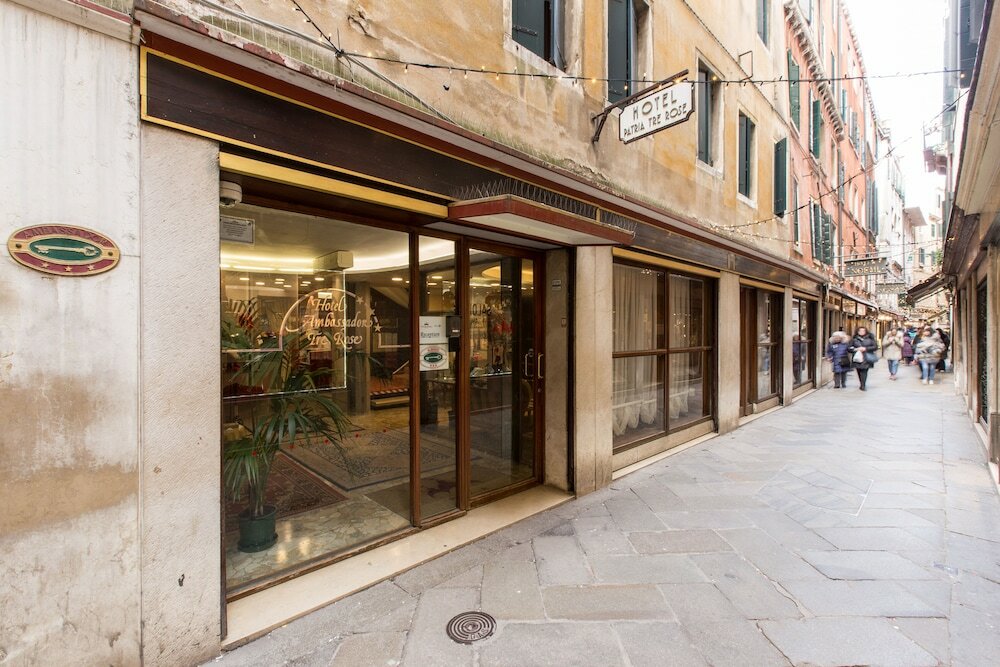 Фото Ambassador Tre Rose