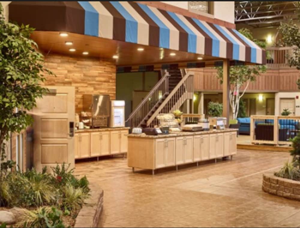 Фото LivINN Hotel Minneapolis North Fridley