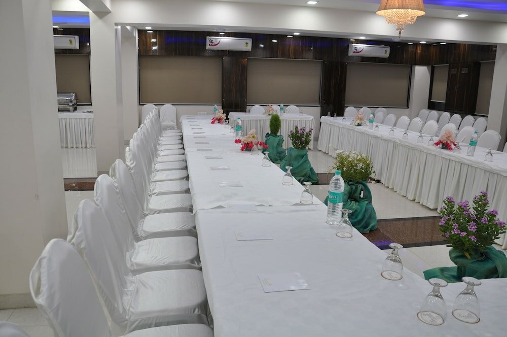 Фото Savera A Business Luxury Hotel