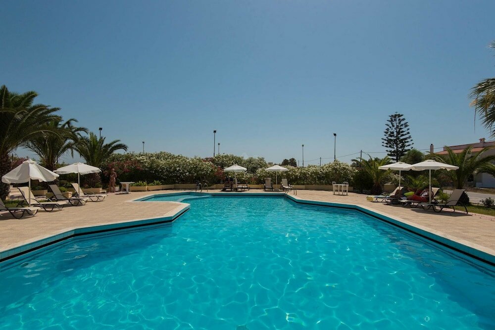 Фото Leonidas Hotel and Studios