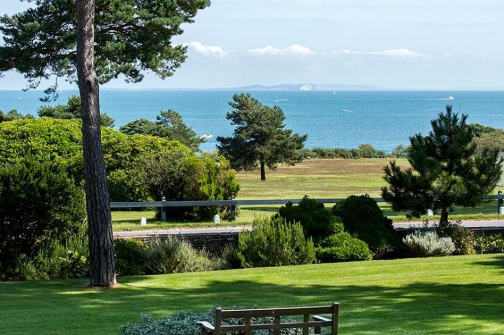 Фото The Knoll House