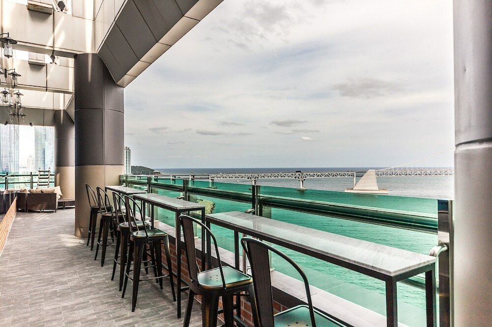 Фото H Avenue Hotel