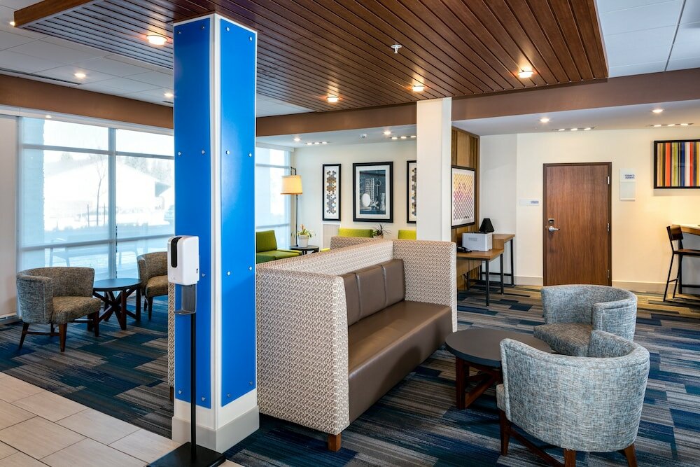 Фото Holiday Inn Express & Suites Bend South, an Ihg Hotel