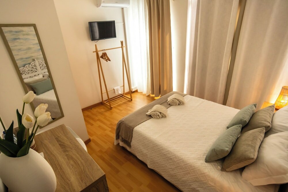 Фото Central Guest House