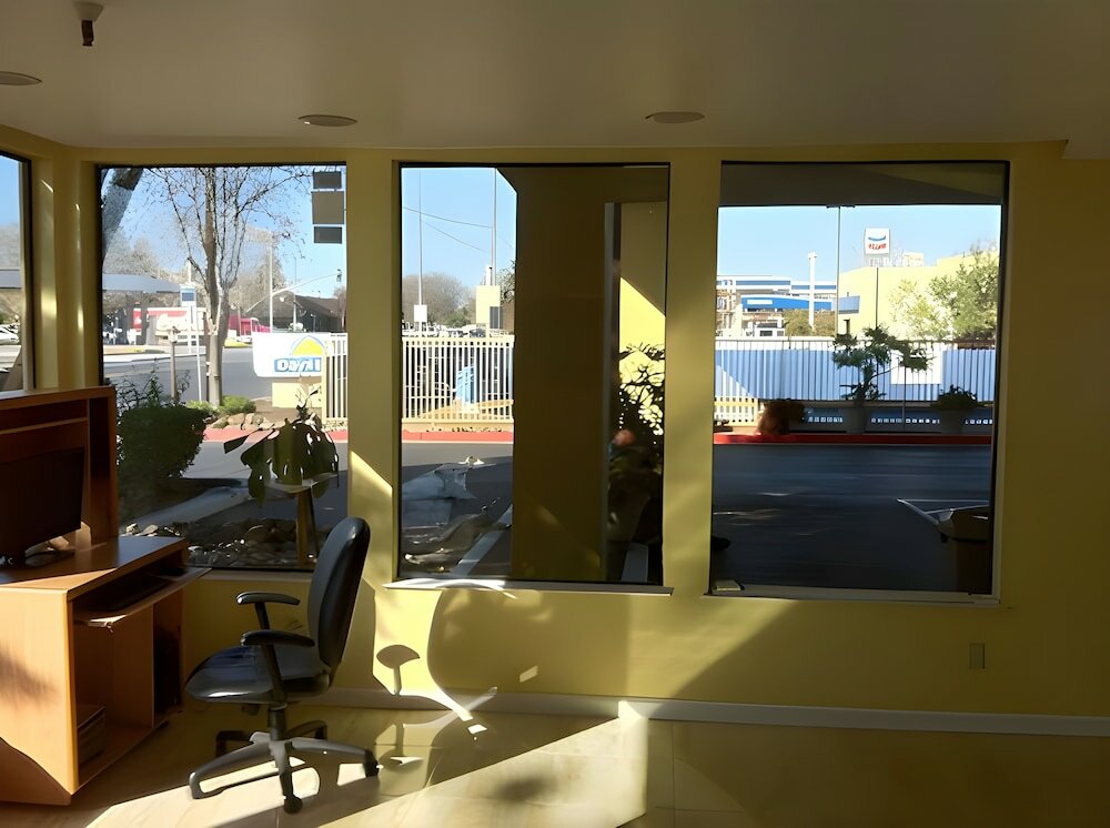 Фото Days Inn by Wyndham Gilroy