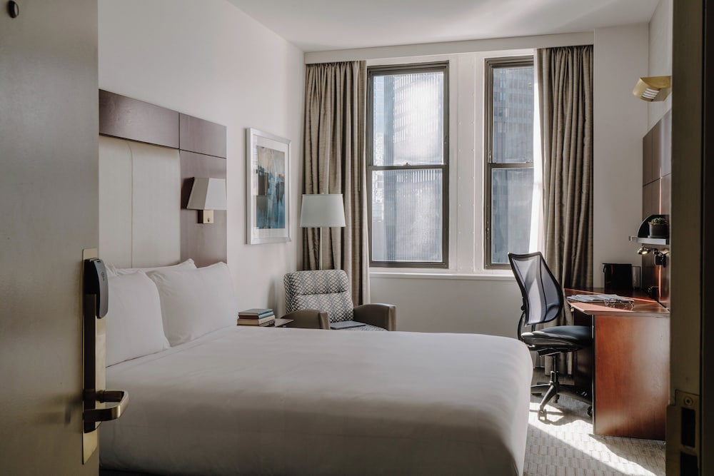 Фото Club Quarters Hotel, Wacker at Michigan, Chicago