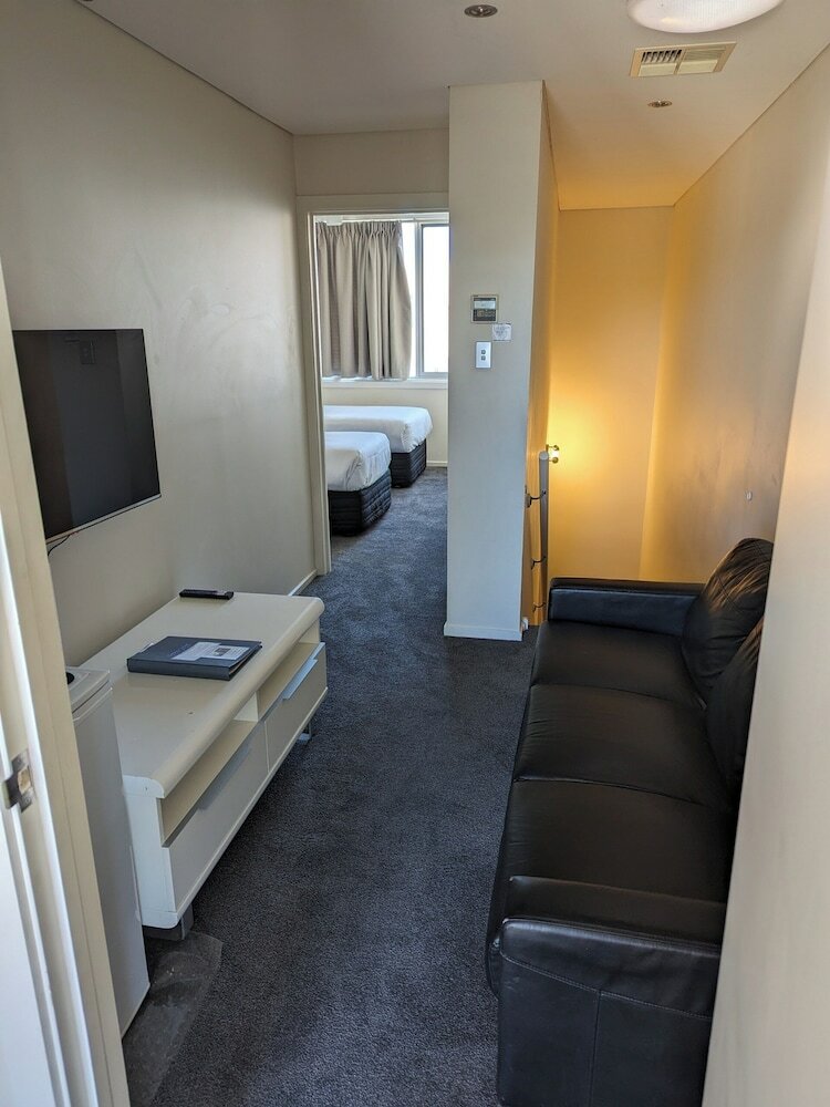 Фото Mawson Lakes Hotel & Function Centre