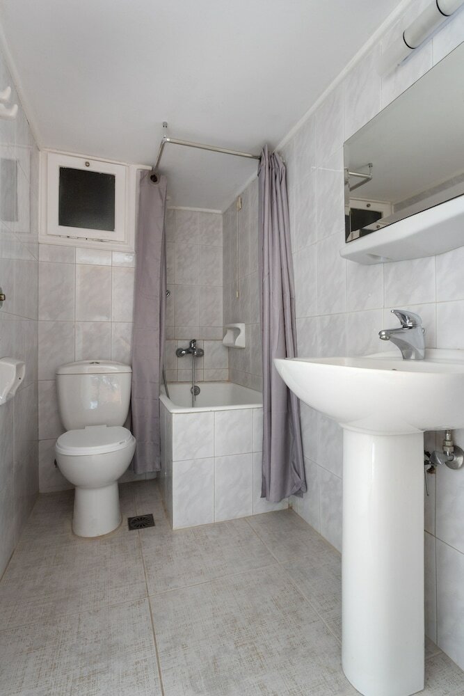 Фото Hotel Roumani