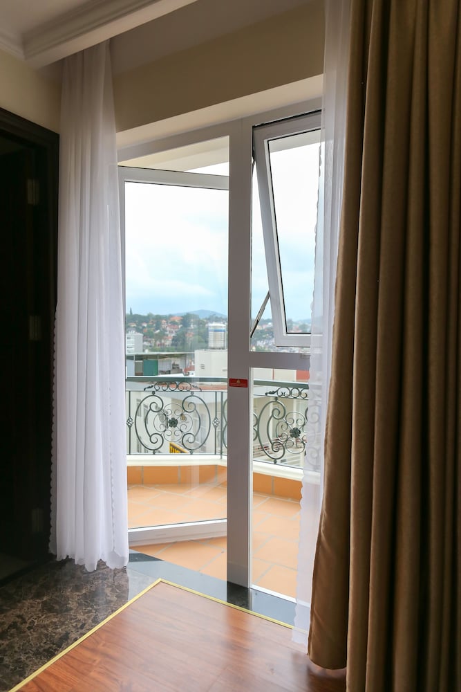 Фото Iris Dalat Hotel