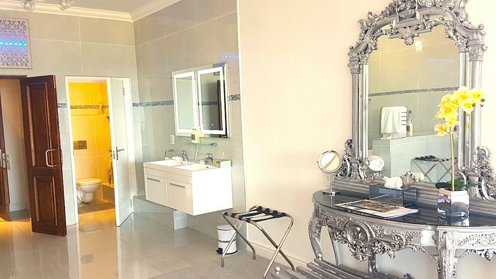 Фото Misty Waves Boutique Hotel