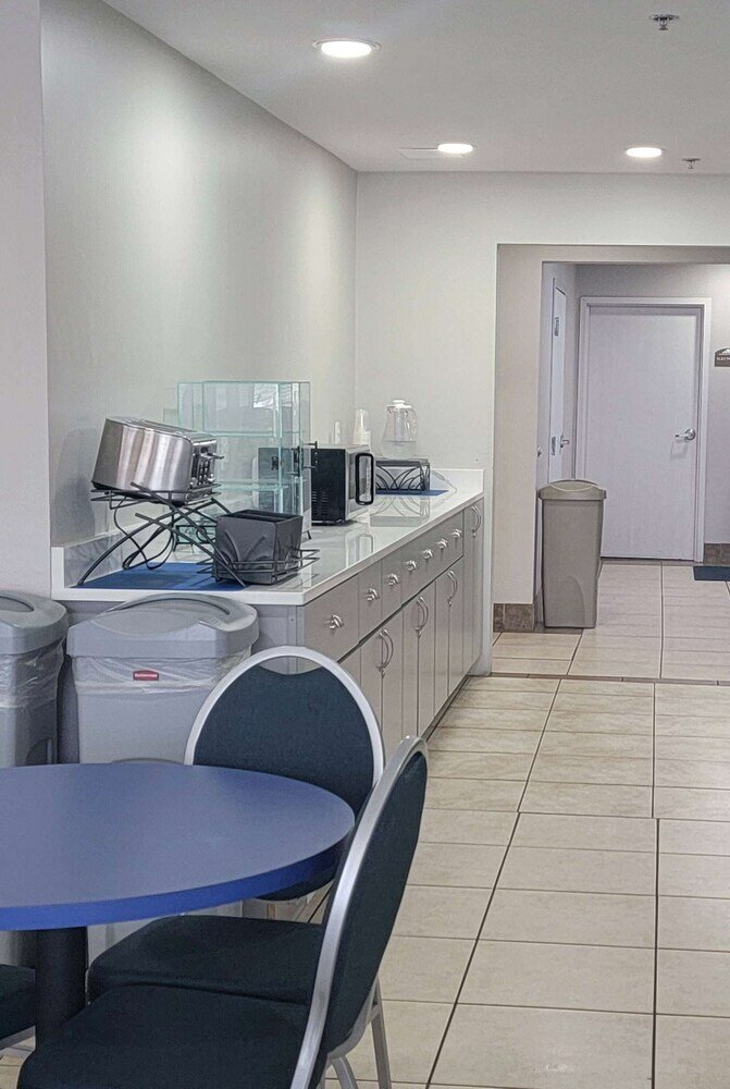 Фото Microtel Inn & Suites by Wyndham Gardendale