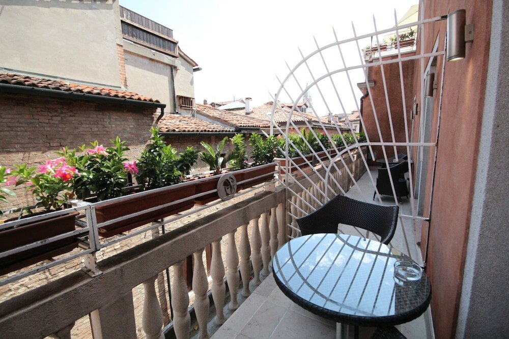 Фото Hotel A La Commedia