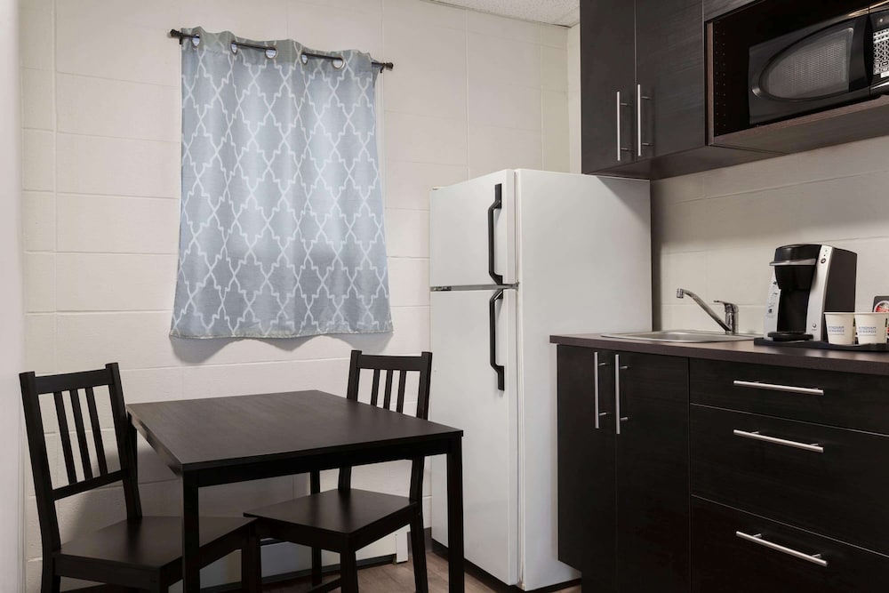 Фото Howard Johnson by Wyndham Grande Prairie