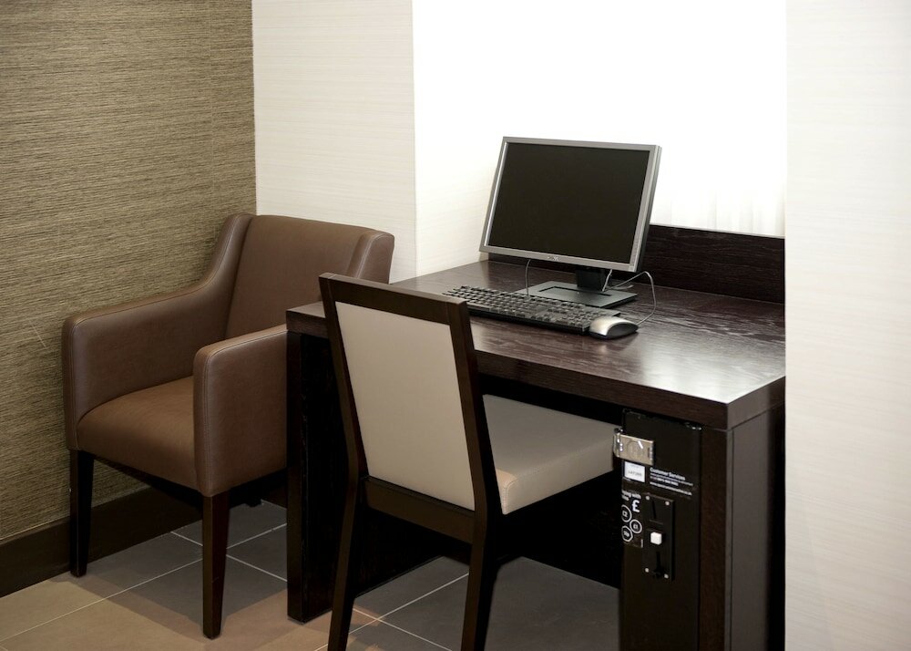 Фото Ibis Belfast Queens Quarter