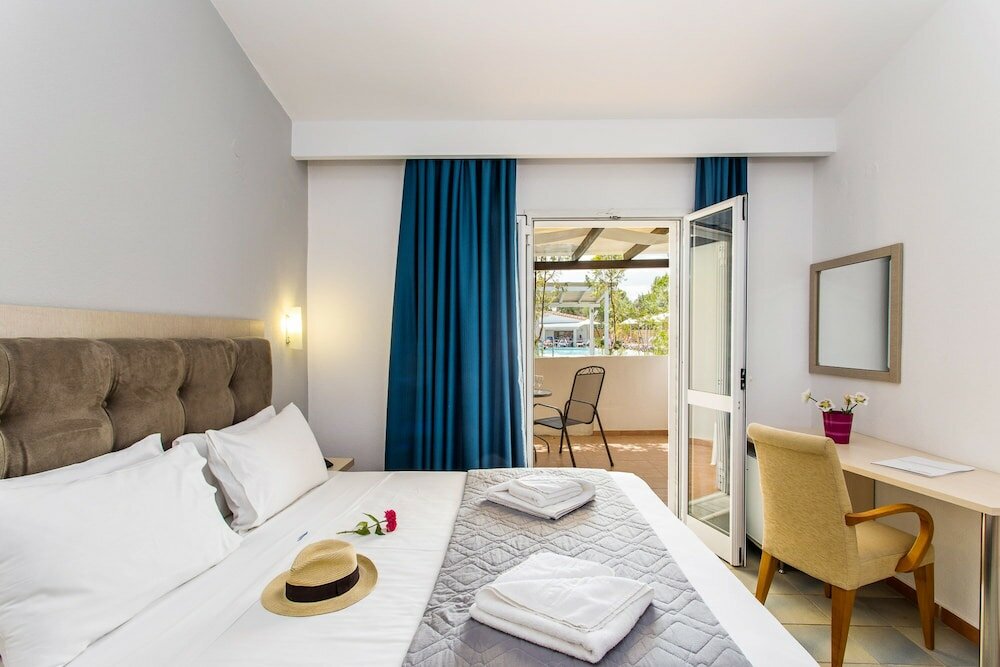 Фото Coral Blue Beach Hotel