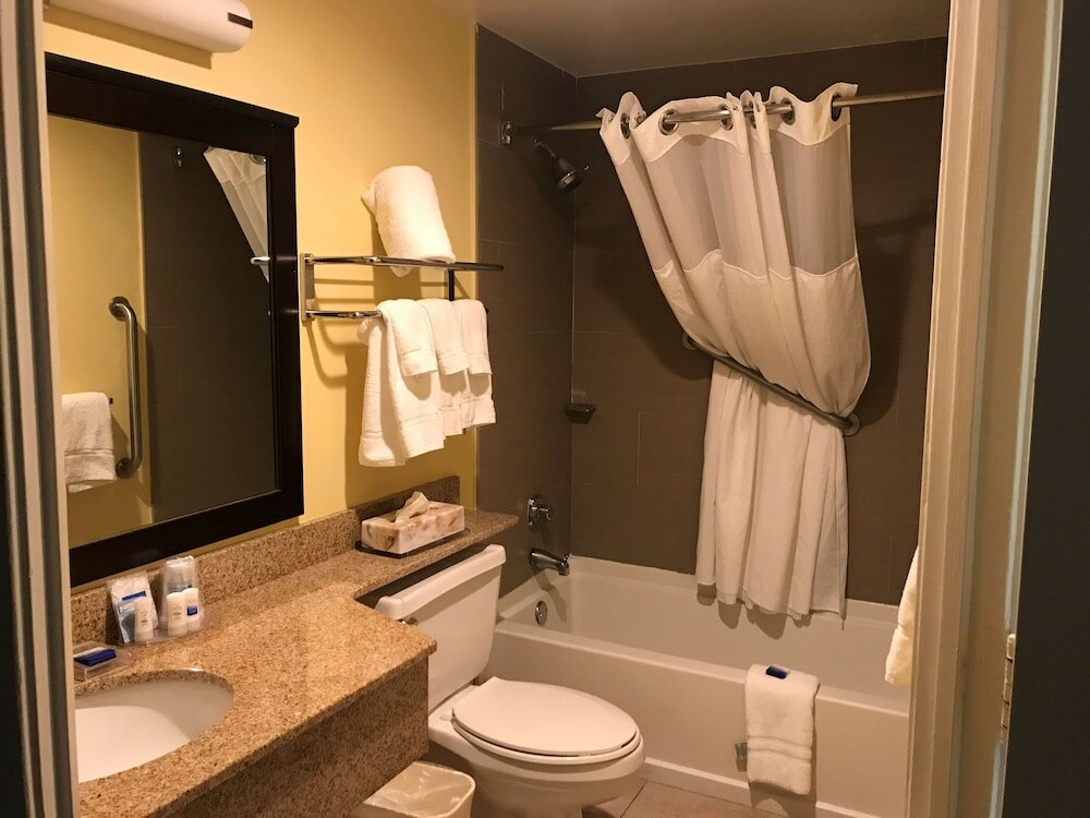 Фото Best Western Plus Deerfield Beach Hotel & Suites