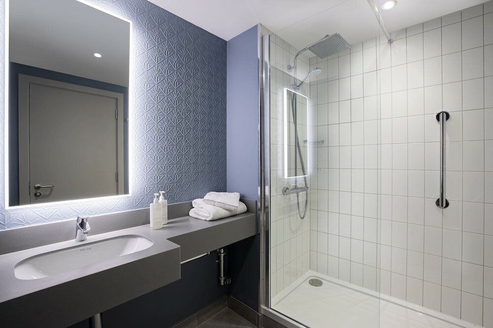 Фото Leonardo Hotel Bristol City