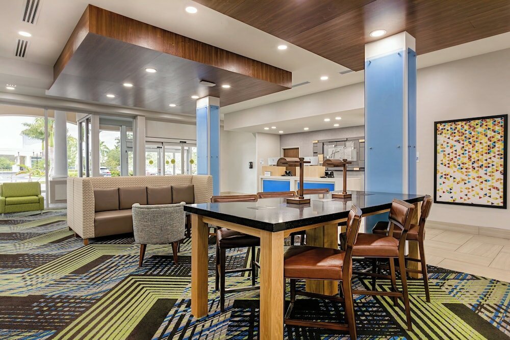 Фото Holiday Inn Express and Suites Miramar, an Ihg Hotel