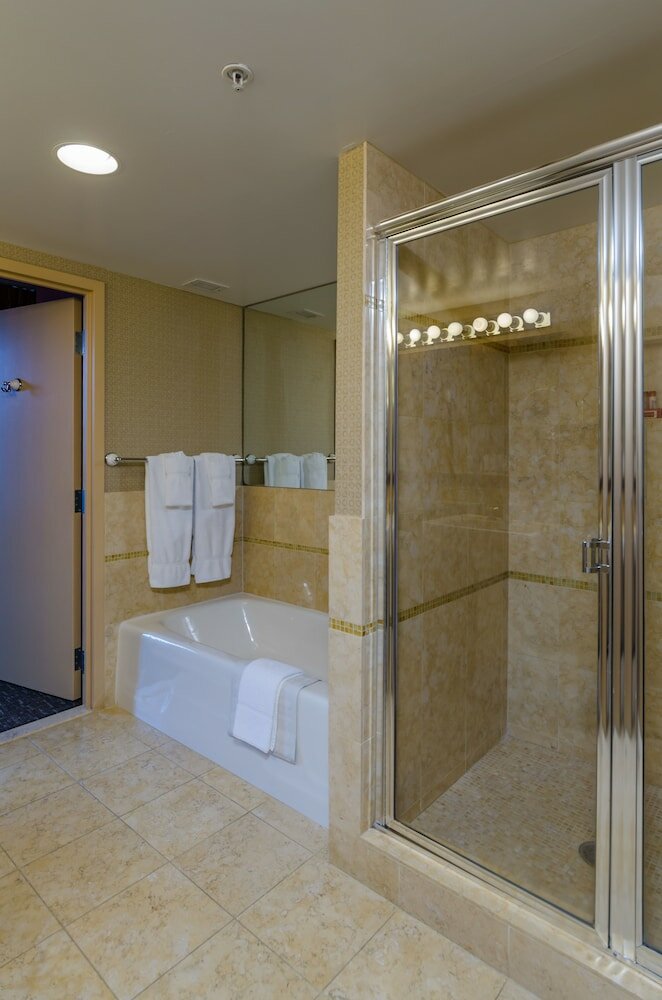 Фото Beacon Hotel & Corporate Quarters