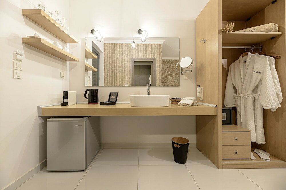 Фото White Canvas Boutique Studios