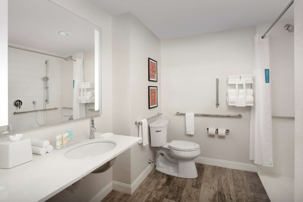 Фото Hampton Inn Boston Logan Airport Chelsea