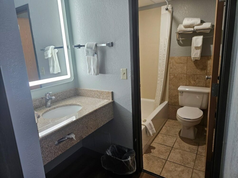 Фото AmericInn by Wyndham Albert Lea