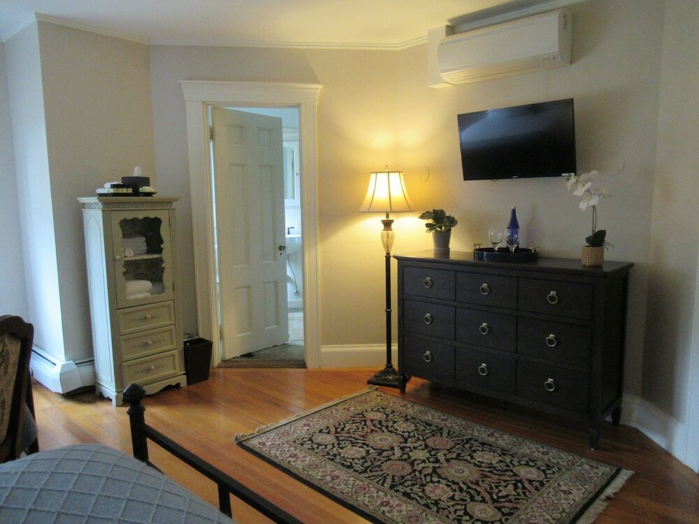 Фото The White House Inn