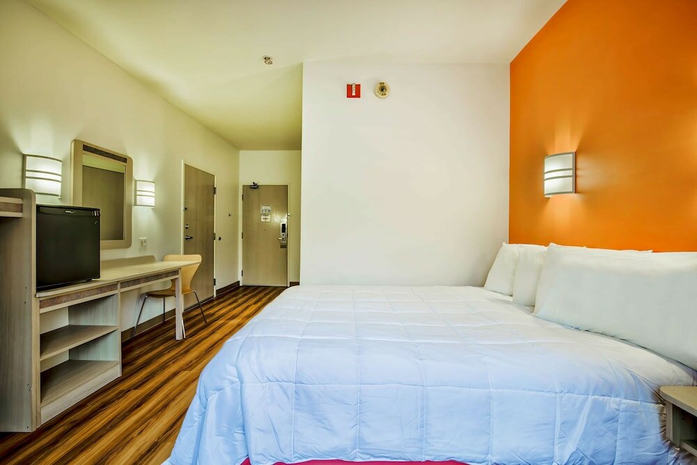 Фото Motel 6 Burlington, On - Toronto West - Oakville