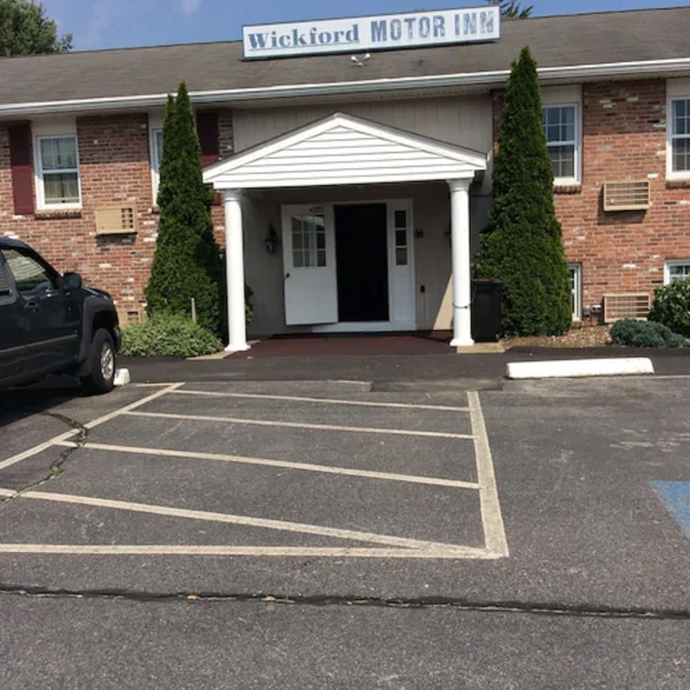 Фото Wickford Motor Inn