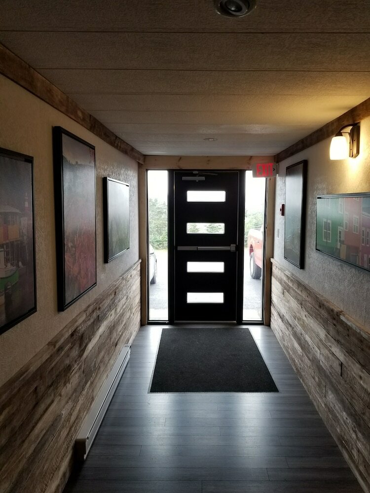 Фото Edge of the Avalon Inn