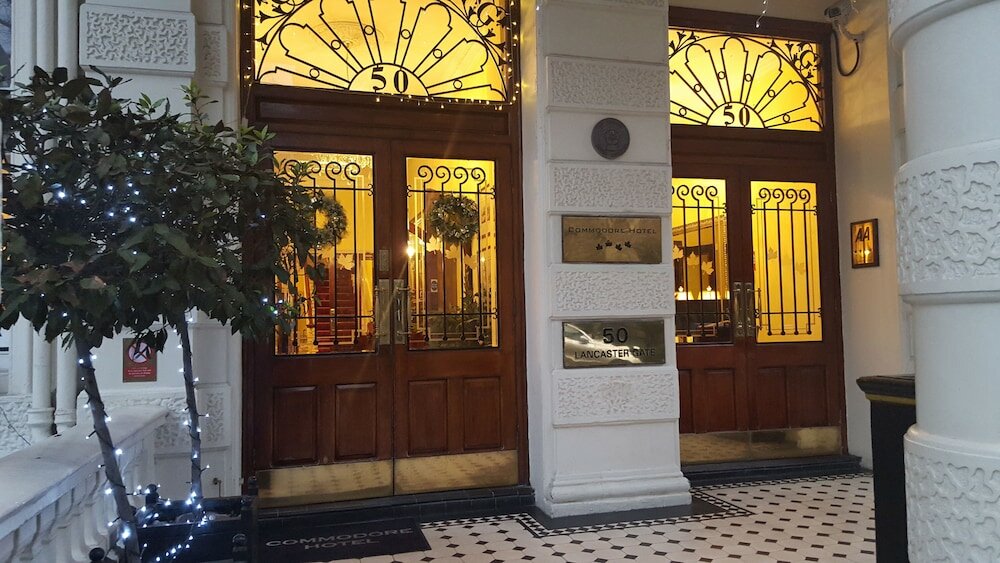 Фото Commodore Hotel