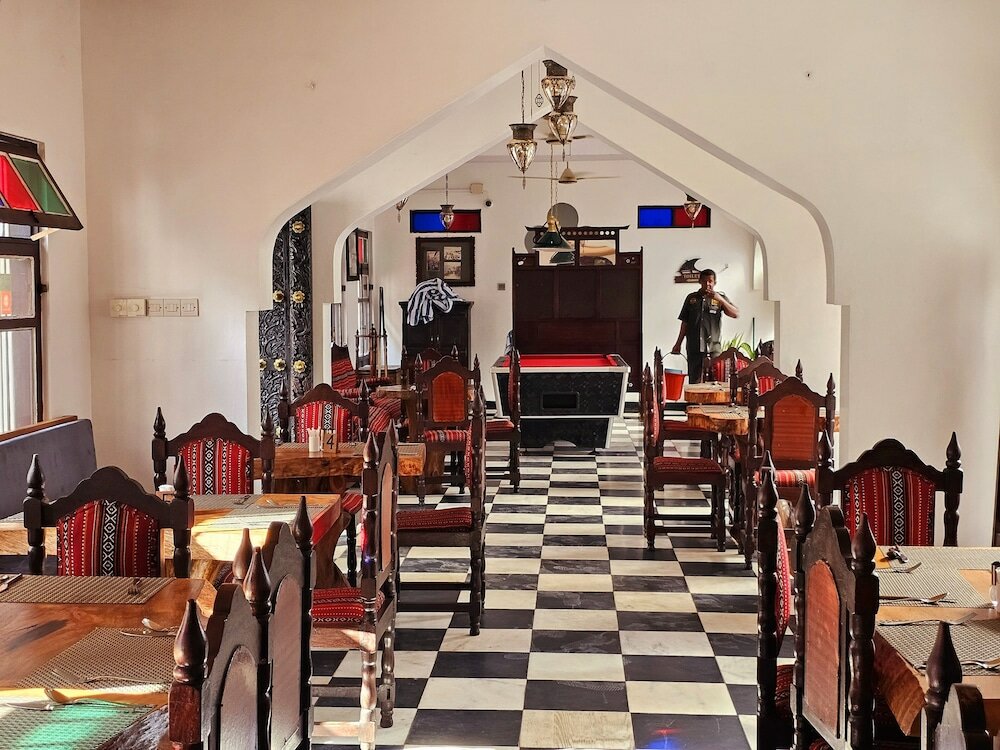 Фото Dhow Palace Hotel