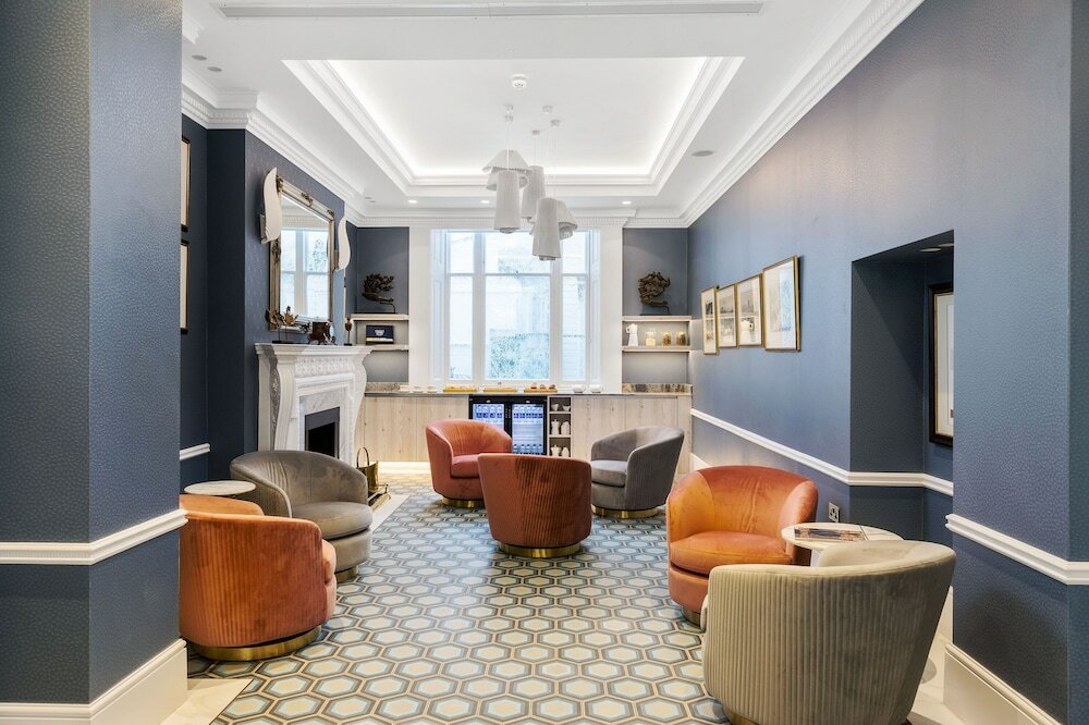 Фото Commodore Hotel