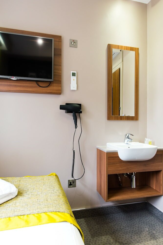 Фото London Court Hotel