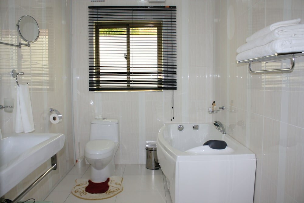 Фото Nomad's Court Lodge