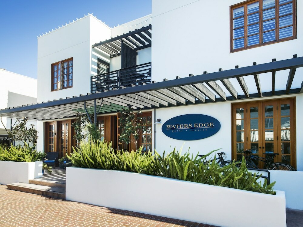 Фото Waters Edge Hotel