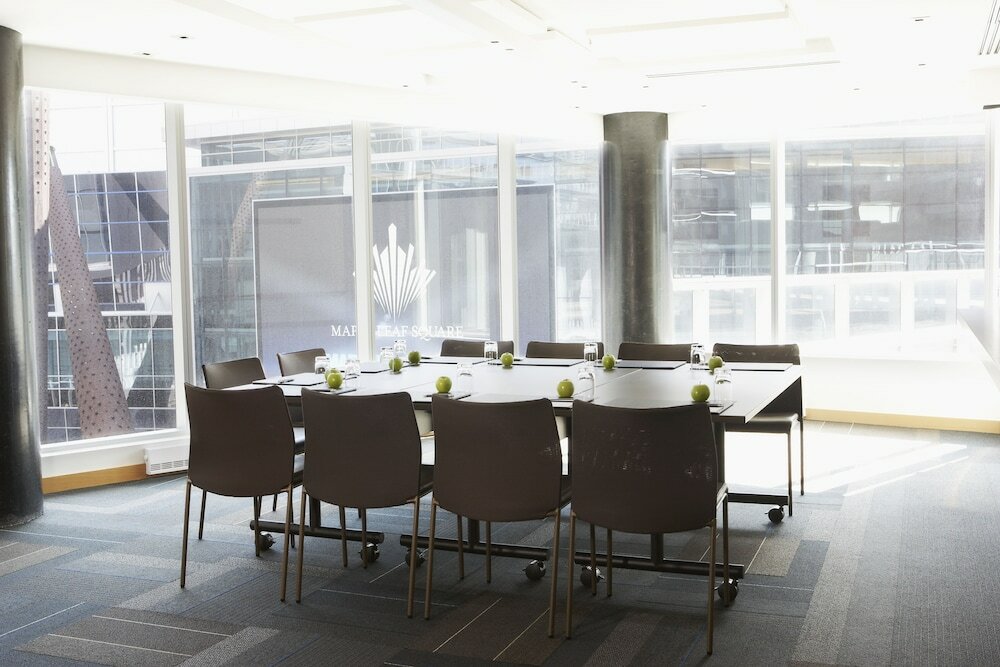 Фото Le Germain Hotel Maple Leaf Square