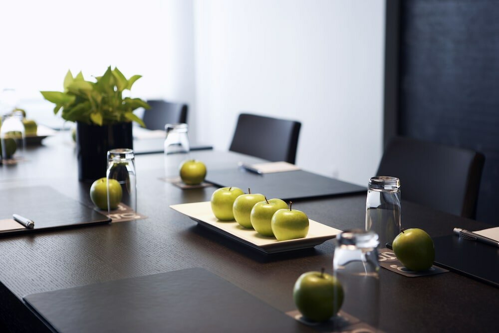 Фото Le Germain Hotel Maple Leaf Square