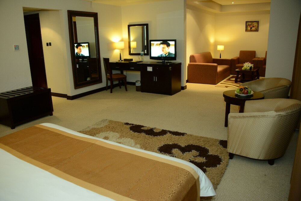 Фото Monroe Hotel & Suites