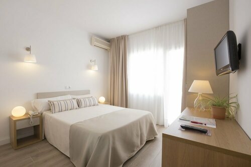 Внешний вид отеля Hotel Cabot Romantic - Adults Only в Пойенсе, фото 4