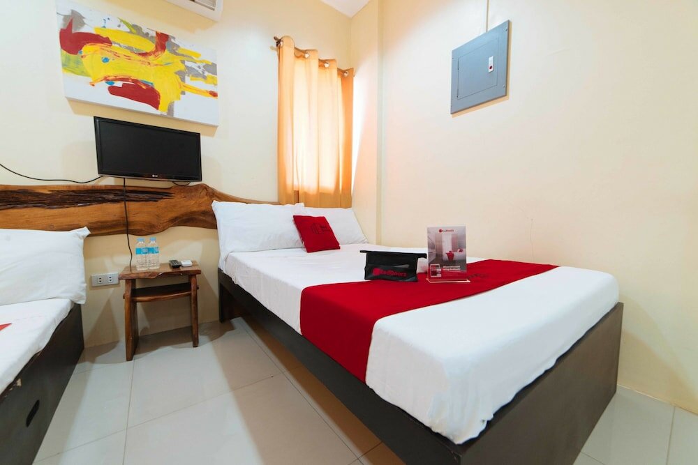 Фото RedDoorz near New Government Center