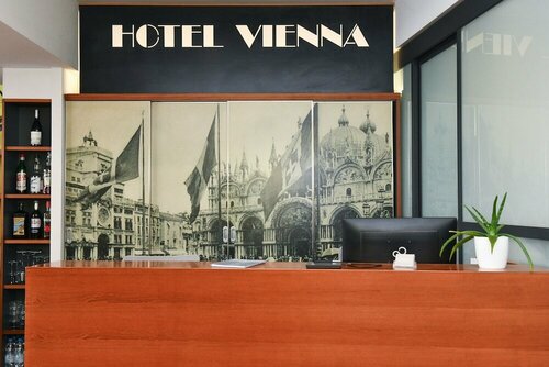 Внешний вид отеля Hotel Vienna в Езоле, фото 5