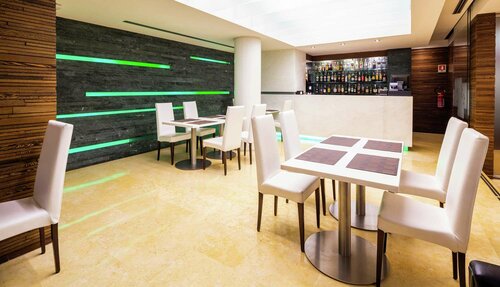 Гостиница Hilton Garden Inn Rome Claridge в Риме