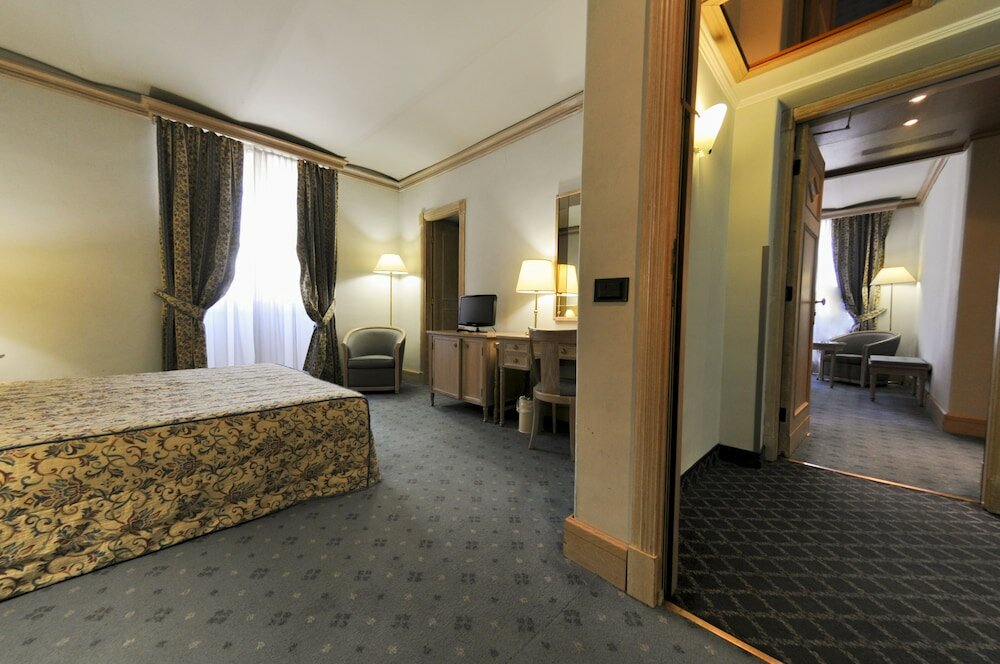 Фото Hotel de La Ville