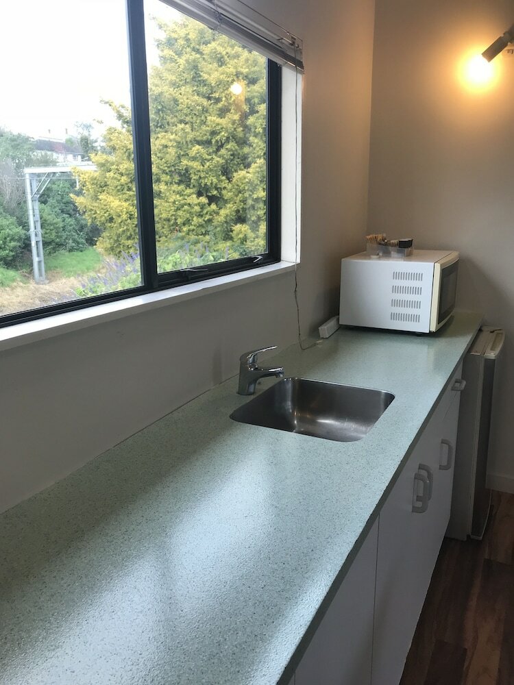 Фото Rayland Epsom Motel