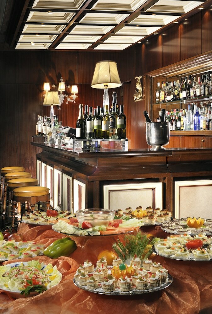 Фото Hotel De La Ville