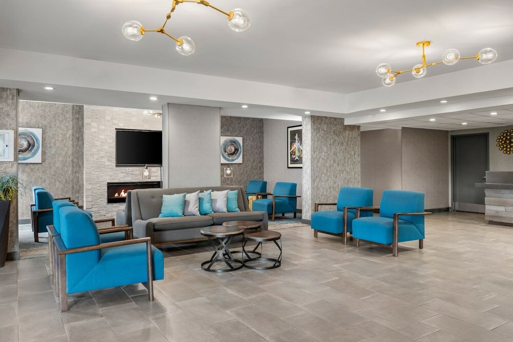 Фото Four Points by Sheraton Chicago Westchester/Oak Brook