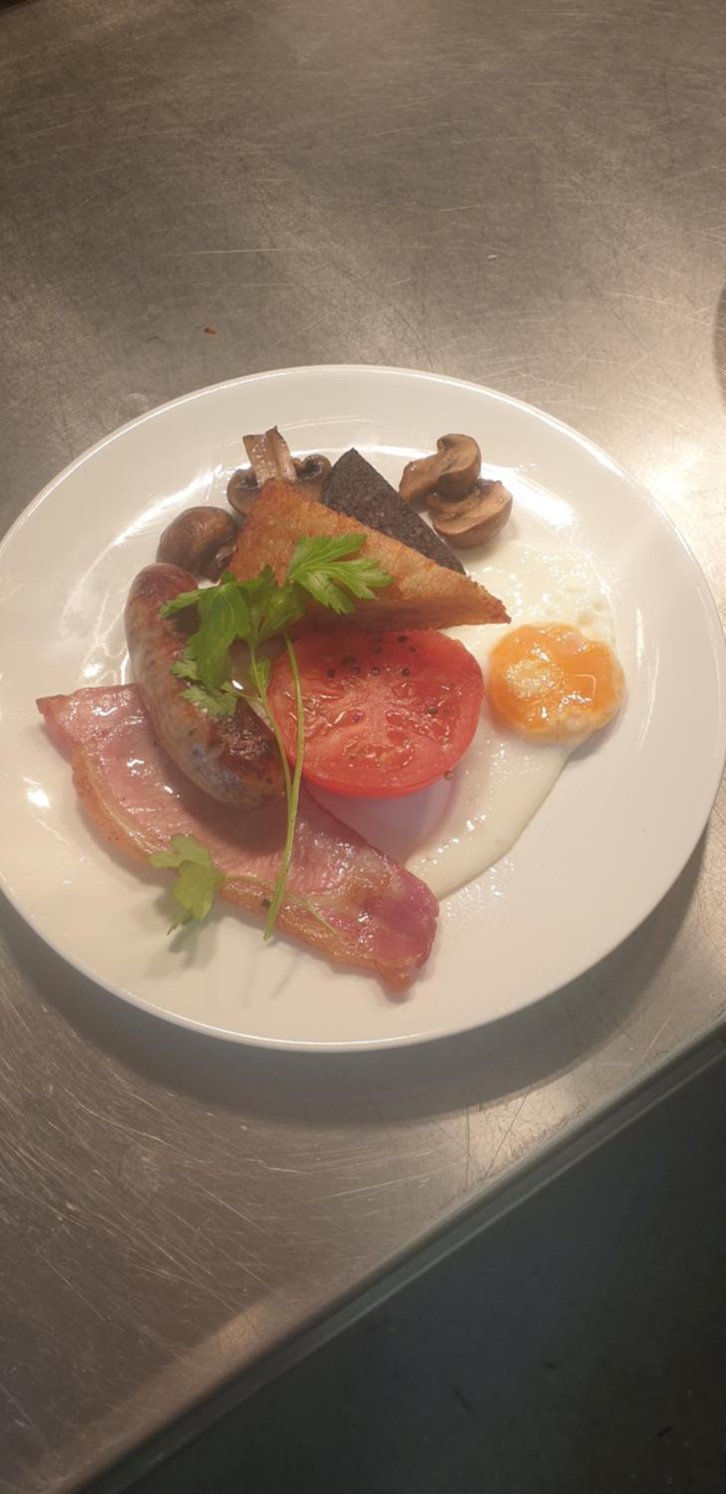 Фото The Emmbrook Inn